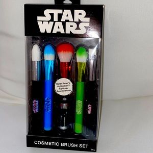 Star Wars Cosmetic Brush set.